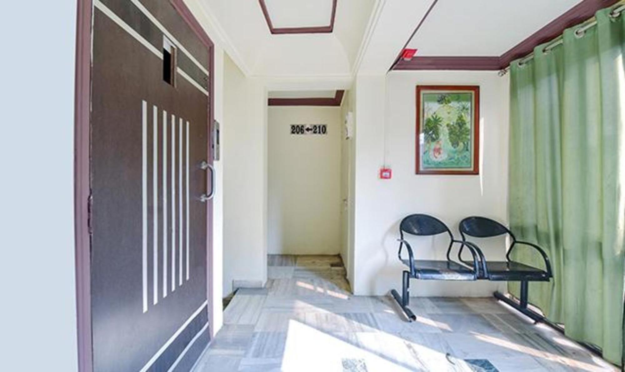 Fabexpress Poonam Palace Ahmedabad Exteriör bild